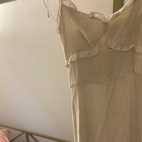 Reformation Bev Dress in Almond 0 - Picture 4 of 8